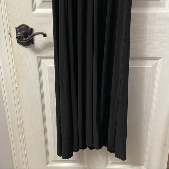 Elegant Black Evening Dress - Picture 13 of 14